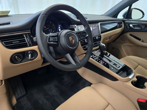New 2025 Porsche Macan image 4