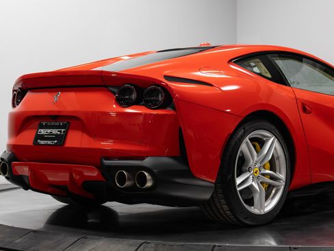 Used 2018 Ferrari 812 Superfast image 20