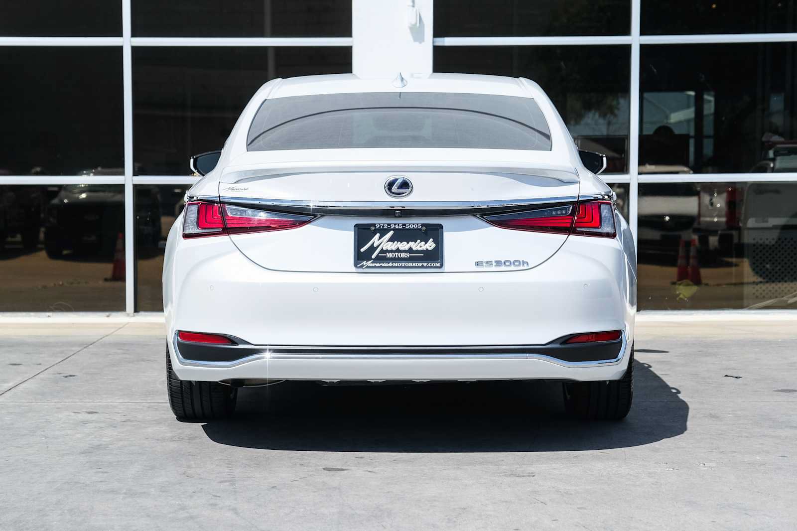 Used 2022 Lexus ES 300h Ultra Luxury w/ Accessory Package 2 FWD image 11