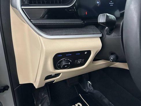 Used 2022 Jeep Grand Cherokee Limited 4xe w/ Luxury Tech Group II AWD/4WD image 14