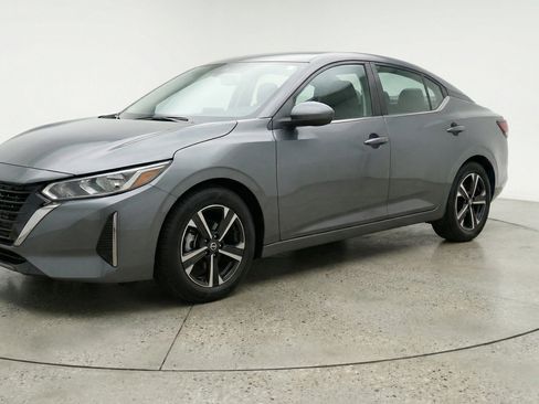 Used 2025 Nissan Sentra SV image 3