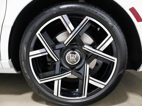 Used 2025 Rolls-Royce Cullinan Black Badge AWD/4WD image 34
