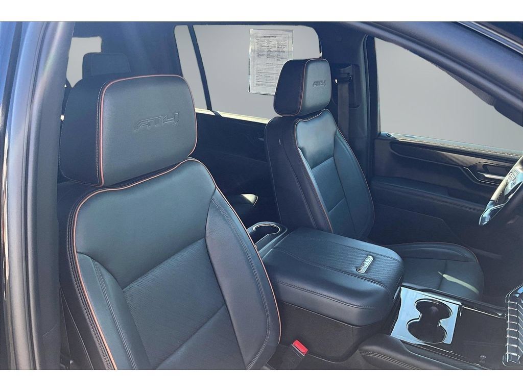 Used 2025 GMC Yukon XL AT4 w/ AT4 Premium Package AWD/4WD image 25