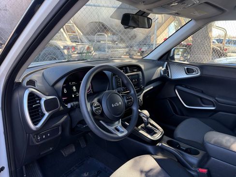 Used 2025 Kia Soul LX w/ LX Technology Package image 28