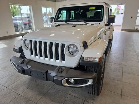 Used 2023 Jeep Wrangler Unlimited Sahara AWD/4WD image 4