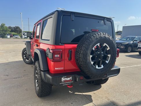 Used 2025 Jeep Wrangler Unlimited Rubicon AWD/4WD image 4