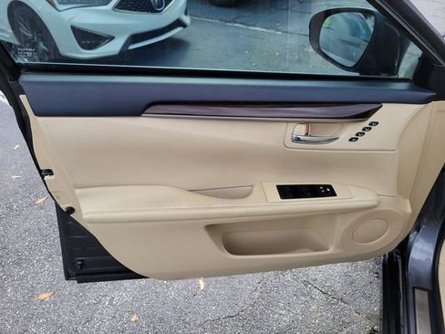 Used 2014 Lexus ES 350 w/ Luxury Package image 7