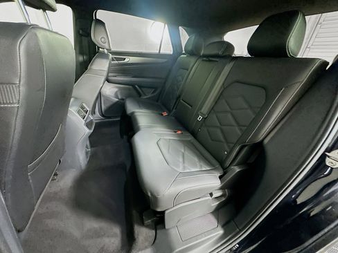 Used 2025 Volkswagen Atlas Cross Sport SE image 27