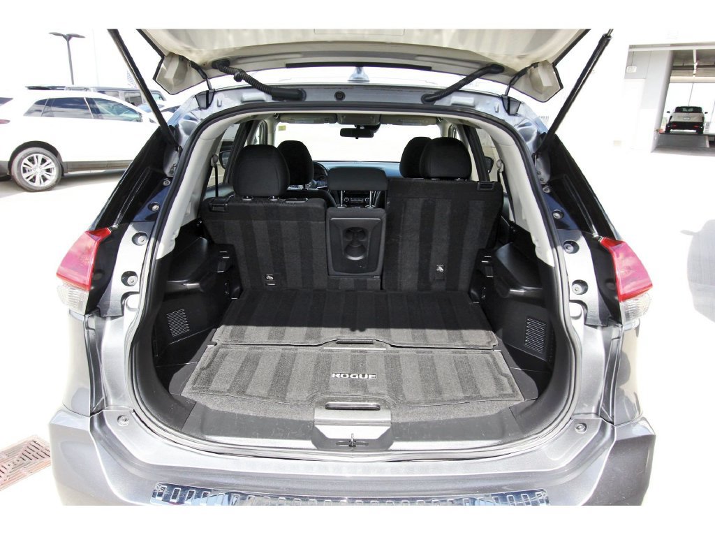 Used 2020 Nissan Rogue S w/ Special Edition Package FWD image 28