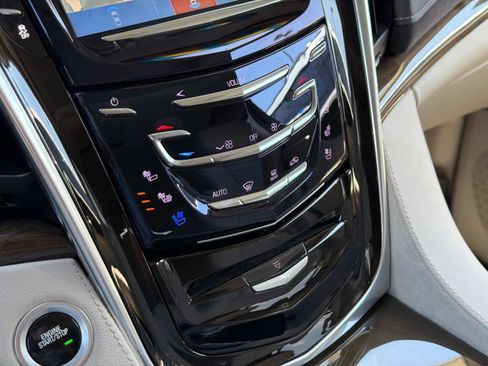 Used 2020 Cadillac Escalade Premium Luxury AWD/4WD image 18