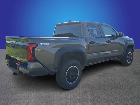 Used 2025 Toyota Tacoma TRD Sport AWD/4WD image 4