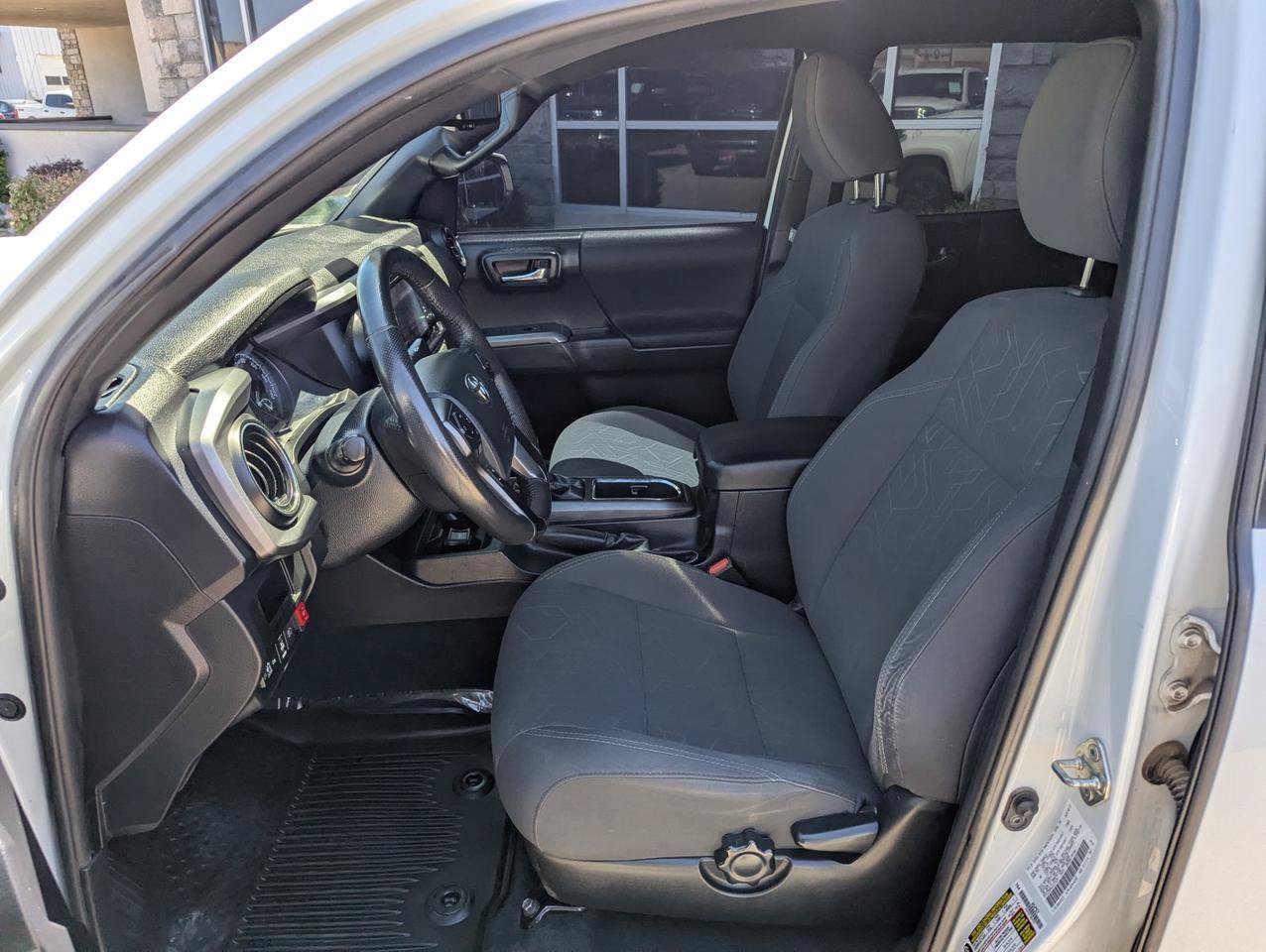 Used 2018 Toyota Tacoma TRD Sport w/ Technology Package AWD/4WD image 11