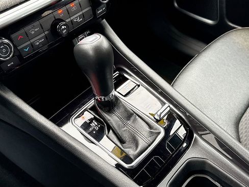 Used 2024 Jeep Compass Latitude image 16