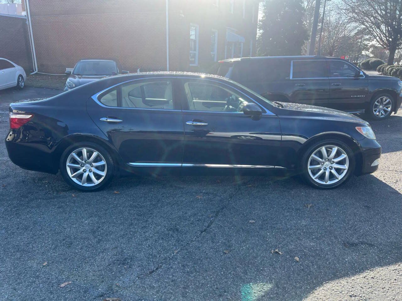 Used 2007 Lexus LS 460 RWD image 4