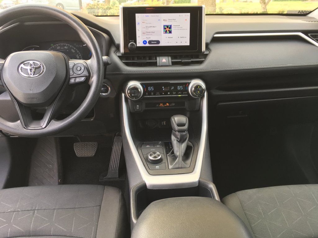 Used 2025 Toyota RAV4 XLE AWD/4WD image 24