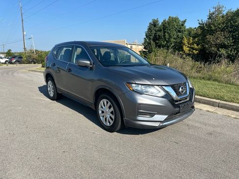 Used 2017 Nissan Rogue S FWD image 2