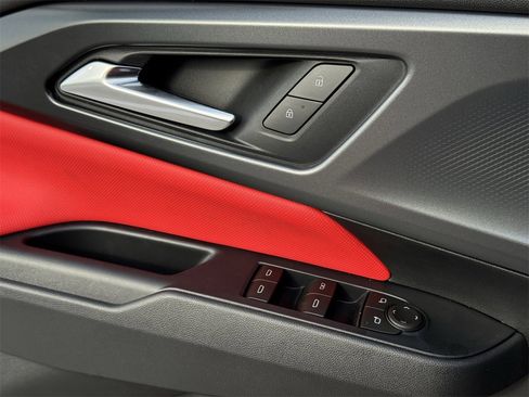 New 2026 Chevrolet Equinox EV RS image 18