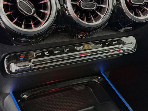 Used 2025 Mercedes-Benz GLB 250 w/ Exclusive Package image 20
