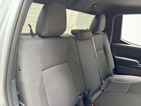 Used 2025 Toyota Tacoma SR5 AWD/4WD image 36