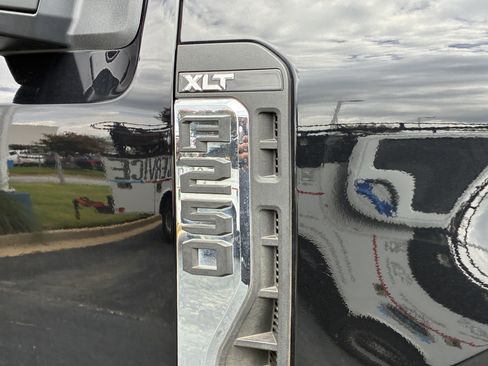 Used 2026 Ford F250 XLT AWD/4WD image 9