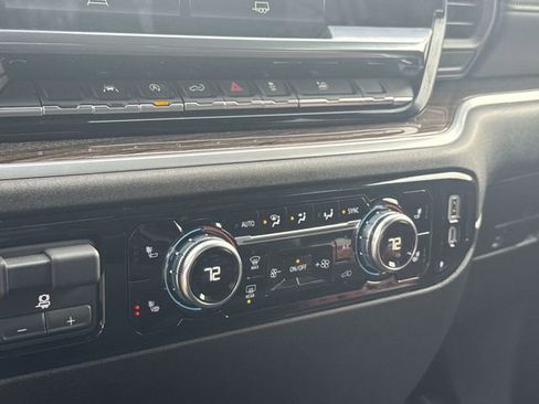 Used 2025 GMC Sierra 1500 Elevation image 18