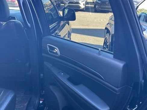 Used 2020 Jeep Grand Cherokee Altitude image 15