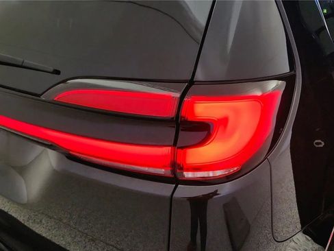 Used 2023 Chrysler Pacifica Touring-L FWD image 14