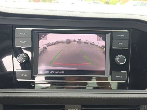 Used 2023 Volkswagen Jetta SE w/ Panoramic Sunroof Package FWD image 18