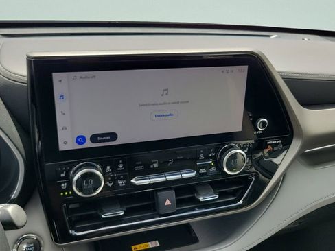 Used 2023 Toyota Highlander Limited image 22