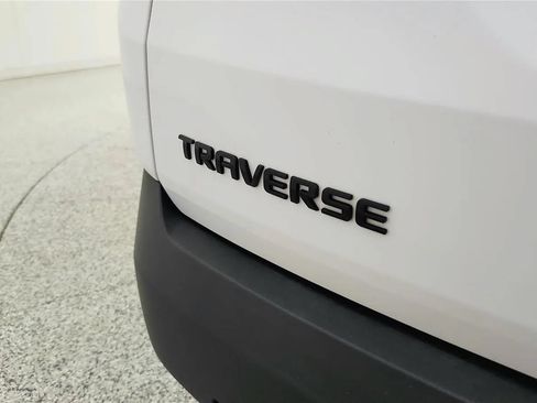 Used 2023 Chevrolet Traverse RS FWD image 17