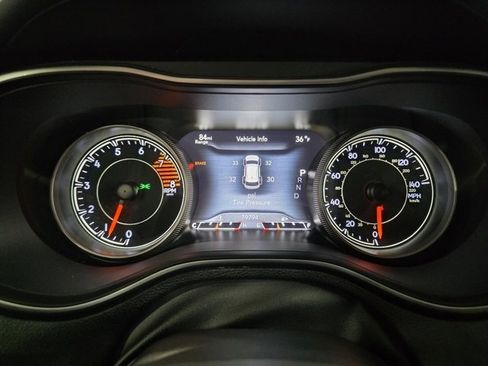 Used 2019 Jeep Cherokee Overland image 18