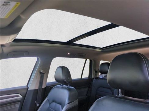 Used 2022 Volkswagen Atlas SEL Premium image 15