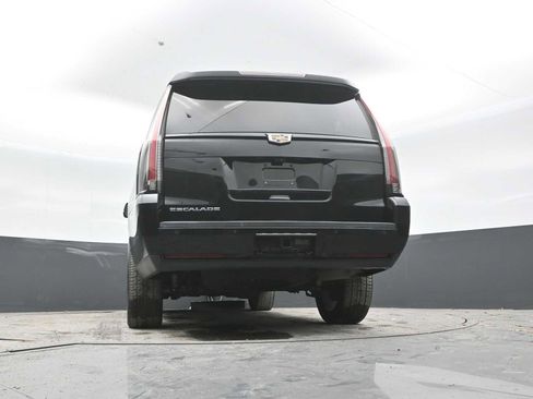 Used 2019 Cadillac Escalade ESV Premium Luxury w/ Escalade Sport Edition AWD/4WD image 55
