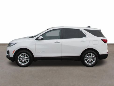 Used 2023 Chevrolet Equinox LT image 2