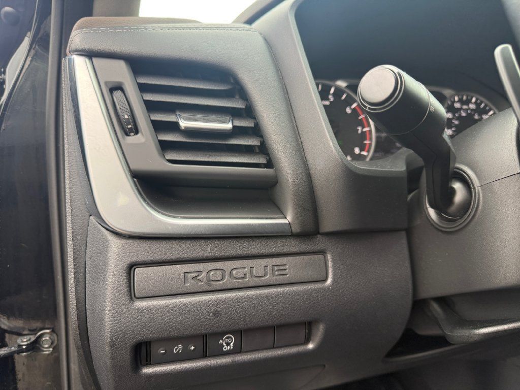 Used 2023 Nissan Rogue S AWD/4WD image 13
