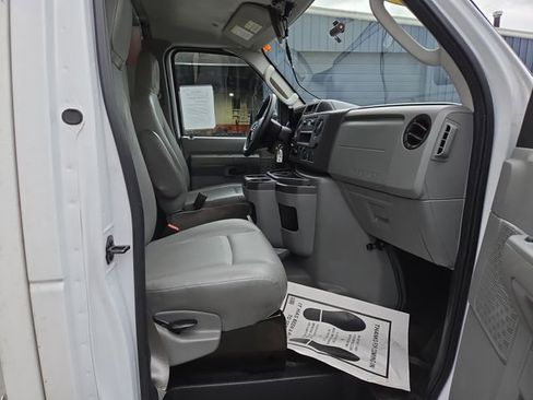 Used 2022 Ford E-450 and Econoline 450 Super Duty RWD image 25