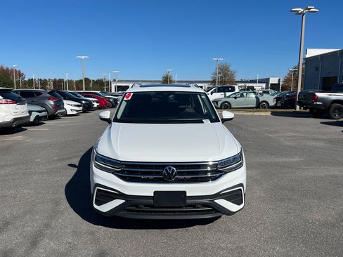 Used 2024 Volkswagen Tiguan SE image 12