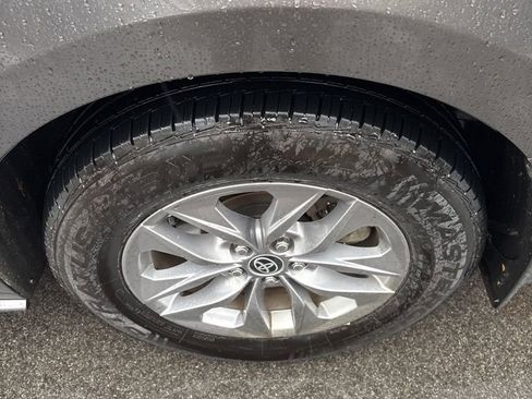 Used 2023 Toyota Sienna XLE image 9