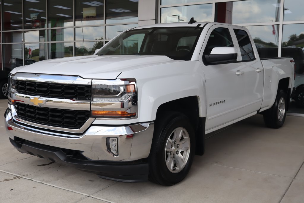 Used 2018 Chevrolet Silverado 1500 LT w/ All Star Edition AWD/4WD image 3