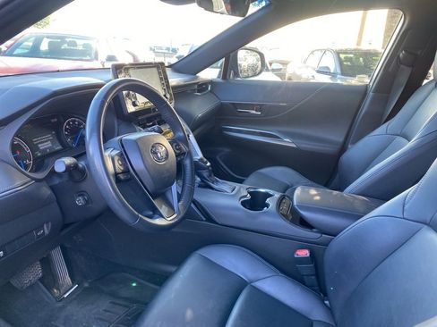 Used 2022 Toyota Venza XLE image 10