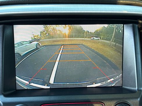 Used 2015 GMC Canyon SLT image 26