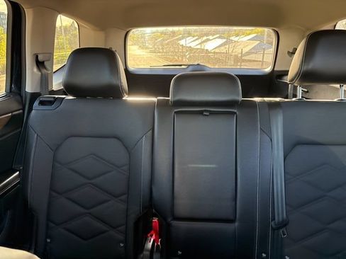 Used 2024 Volkswagen Atlas SE AWD/4WD image 17