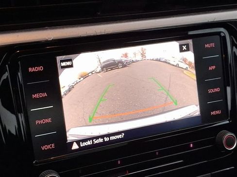 Used 2021 Volkswagen Passat 2.0T SE FWD image 19