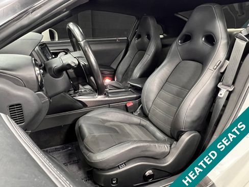 Used 2020 Nissan GT-R Premium image 3
