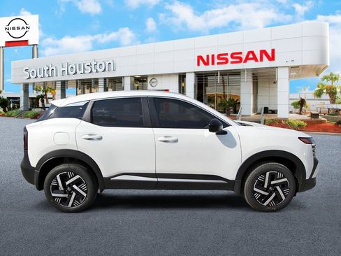 New 2026 Nissan Kicks SV image 5