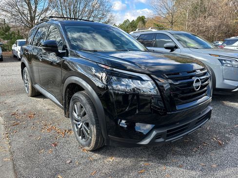 New 2025 Nissan Pathfinder SV w/ Black Appearance Package image 3