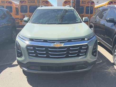 Used 2025 Chevrolet Equinox LT w/ Convenience Package II FWD image 3