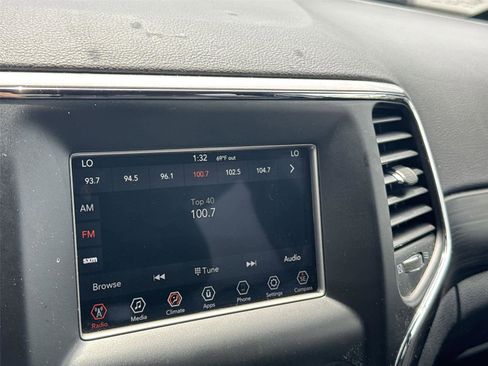 Used 2020 Jeep Grand Cherokee Laredo AWD/4WD image 26