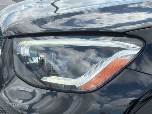 Used 2022 Mercedes-Benz GLC 300 4MATIC image 11