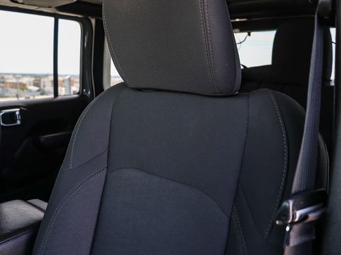 Used 2018 Jeep Wrangler Unlimited Sport S image 29